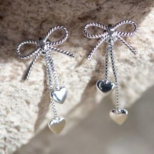 🖤🆕🖤Elegant Silver Heart Drop Earrings